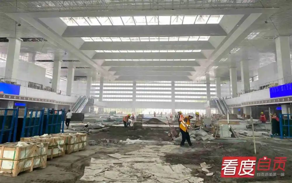 “复兴号”动车组正式上线，首次开进了自贡站！-3.jpg