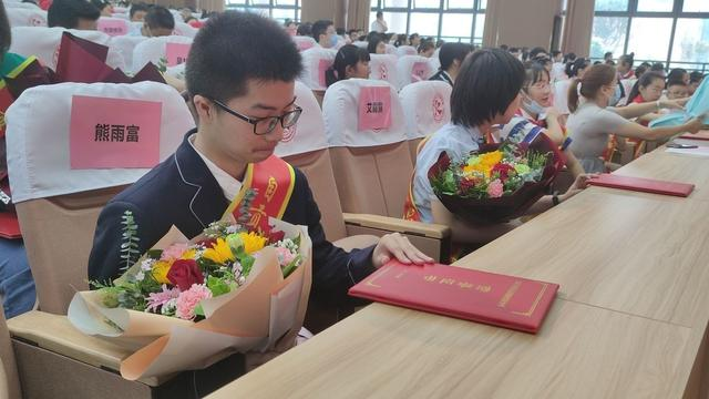 “自贡新时代好少年”名单出炉 18名学生上榜！看看有你家孩子吗？-2.jpg