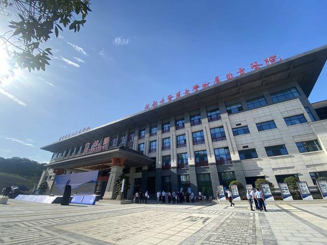自贡市中医医院卧龙湖院区开诊大型义诊活动举行-3.jpg