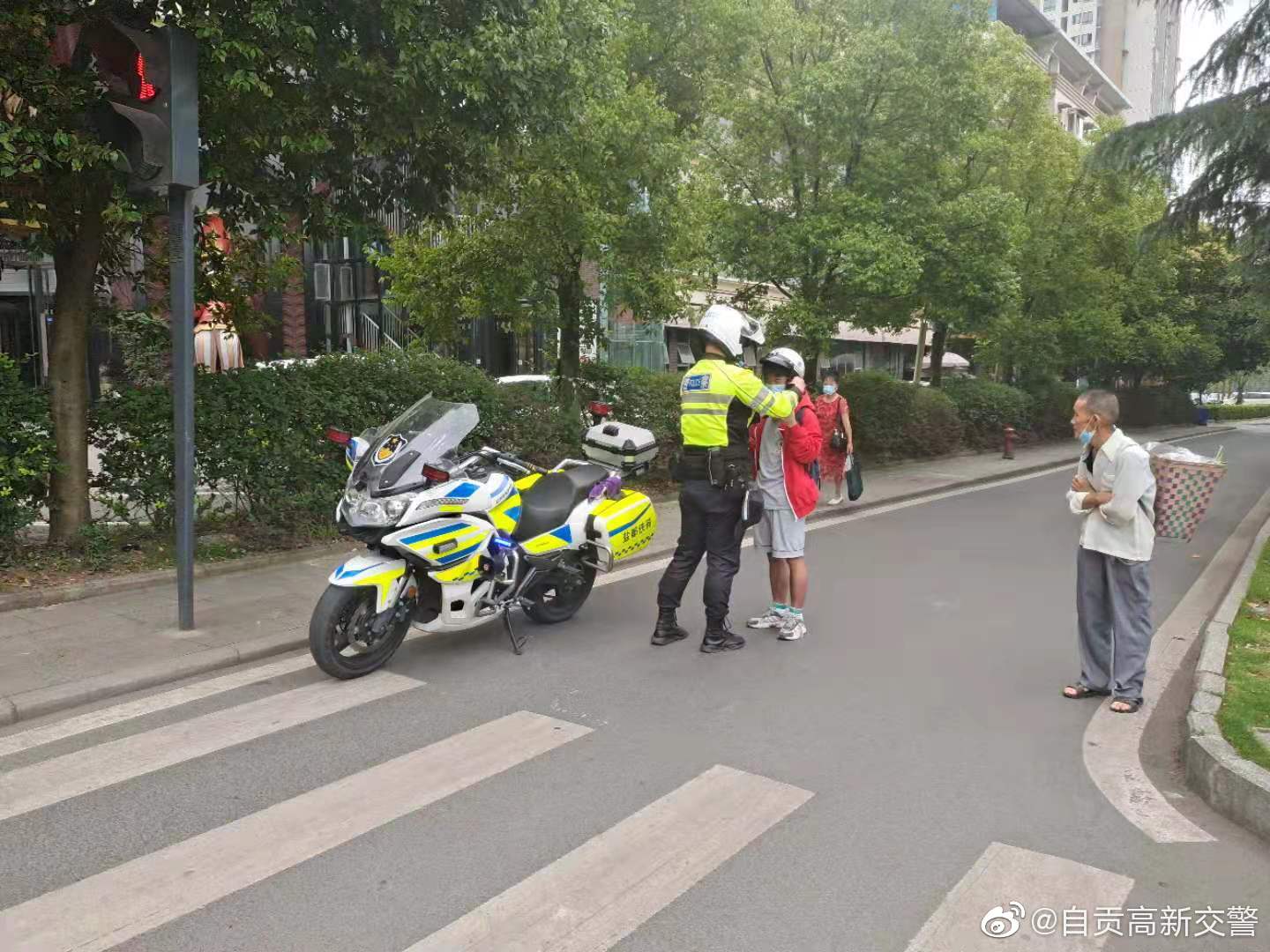 你们勇往直前，我们全力护考，护航高考交警同行-6.jpg