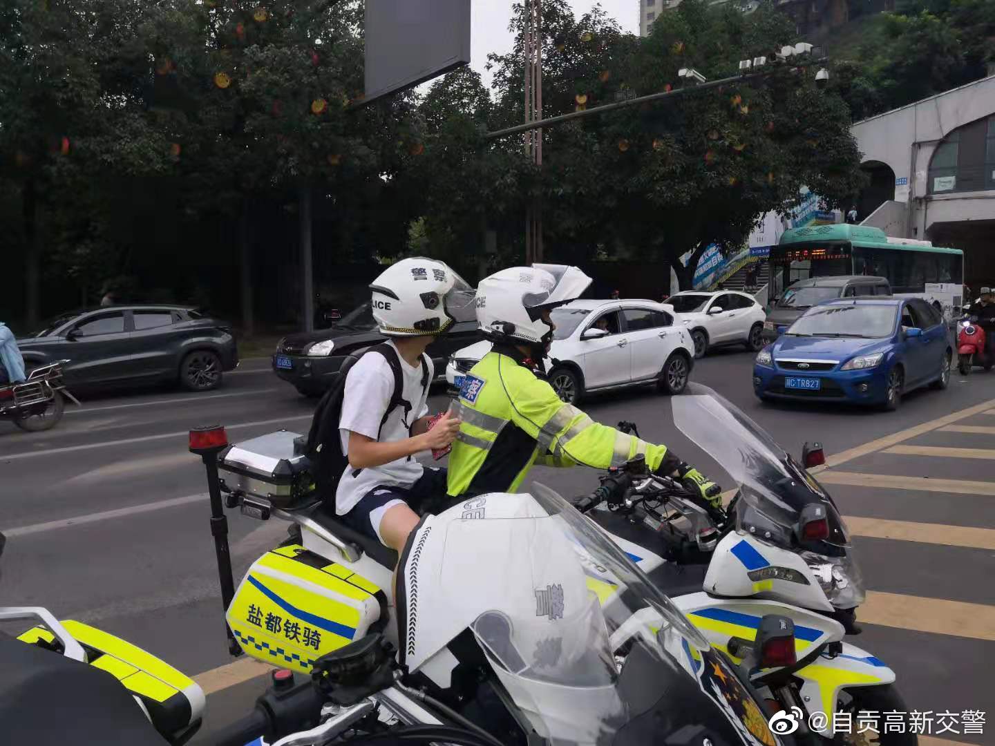 你们勇往直前，我们全力护考，护航高考交警同行-8.jpg