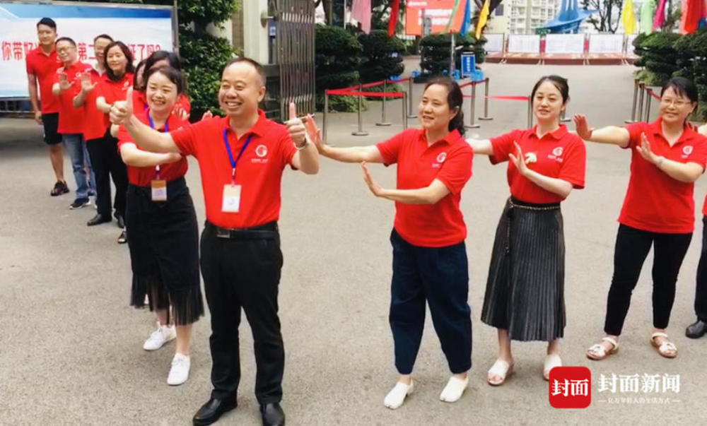 高考加油！四川自贡12803名考生走上“年轻的战场”-6.jpg