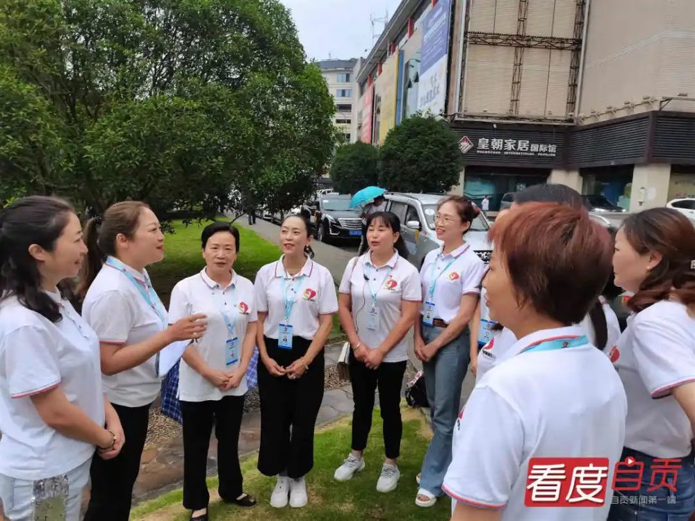 铿锵玫瑰，她们是“送考娘子军”-2.jpg