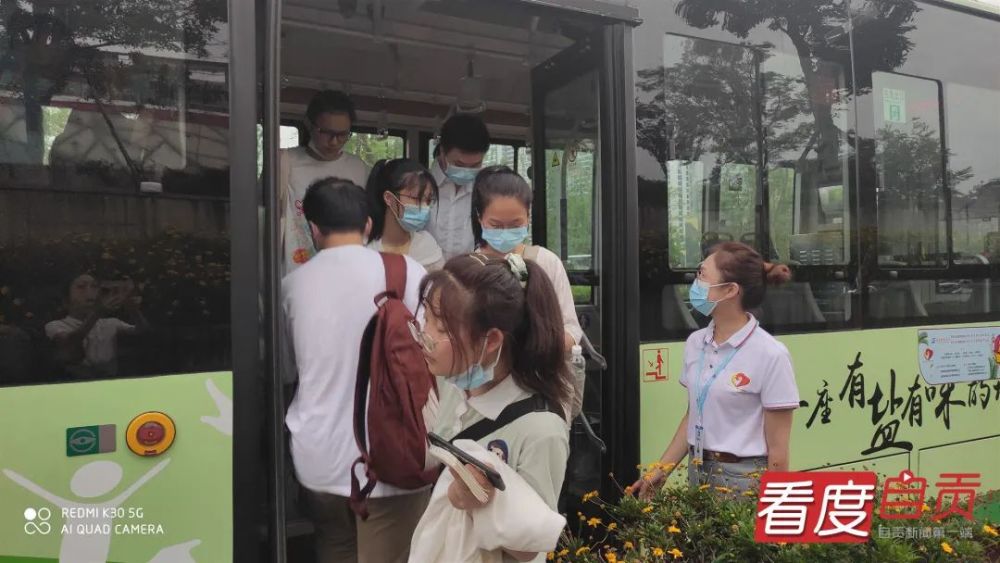 铿锵玫瑰，她们是“送考娘子军”-8.jpg