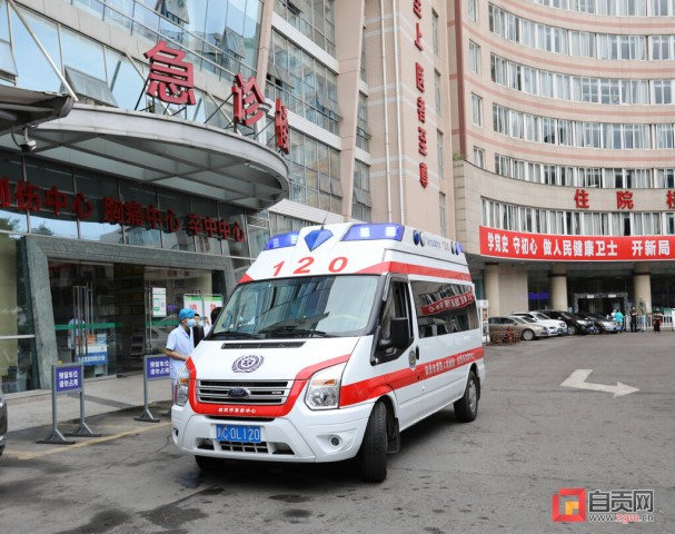 一个人的考场：考生阑尾炎手术后坚持参加高考-3.jpg