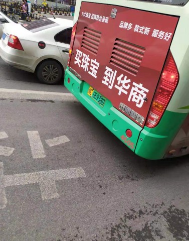 赞一个！自贡802路公交车的热心司机罗师傅......-1.jpg