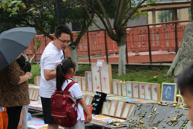 自贡衡川实验学校开展家长开放日暨选修课展示活动-5.jpg