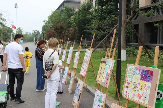 自贡衡川实验学校开展家长开放日暨选修课展示活动-7.jpg