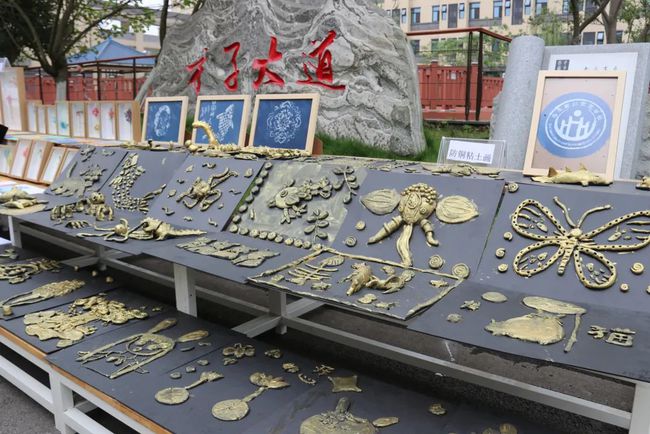 自贡衡川实验学校开展家长开放日暨选修课展示活动-21.jpg