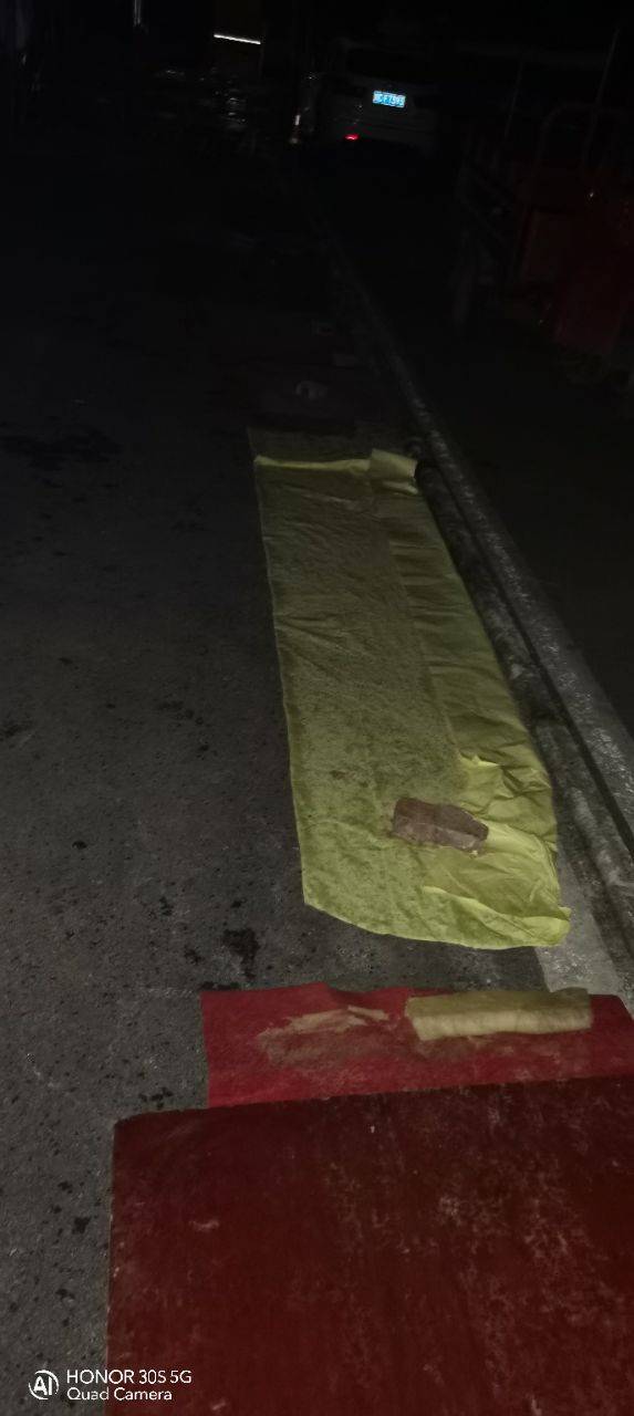 九洪西瓜节活动现场的农产品免费摊位大部分被强占-2.jpg