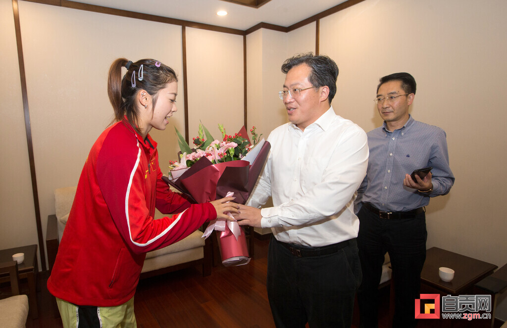 自贡“女飞人”吴艳妮以个人最好成绩再次问鼎全国冠军-6.jpg