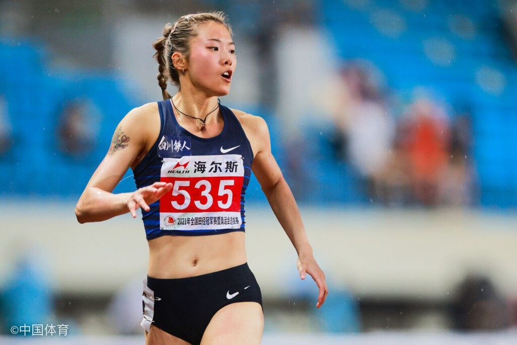 自贡“女飞人”吴艳妮以个人最好成绩再次问鼎全国冠军-5.jpg