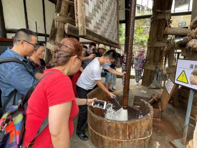 百城行| 挖掘“盐龙灯食”特色资源 宝藏自贡将被更多人发现-12.jpg
