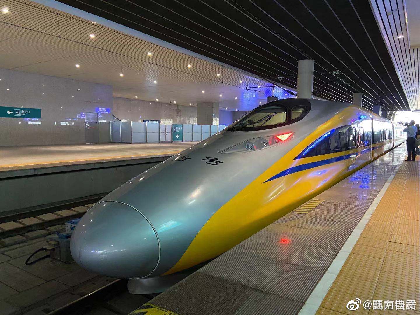 媒体试乘高铁已经到达内江北站，很快将来到自贡高铁站。-1.jpg