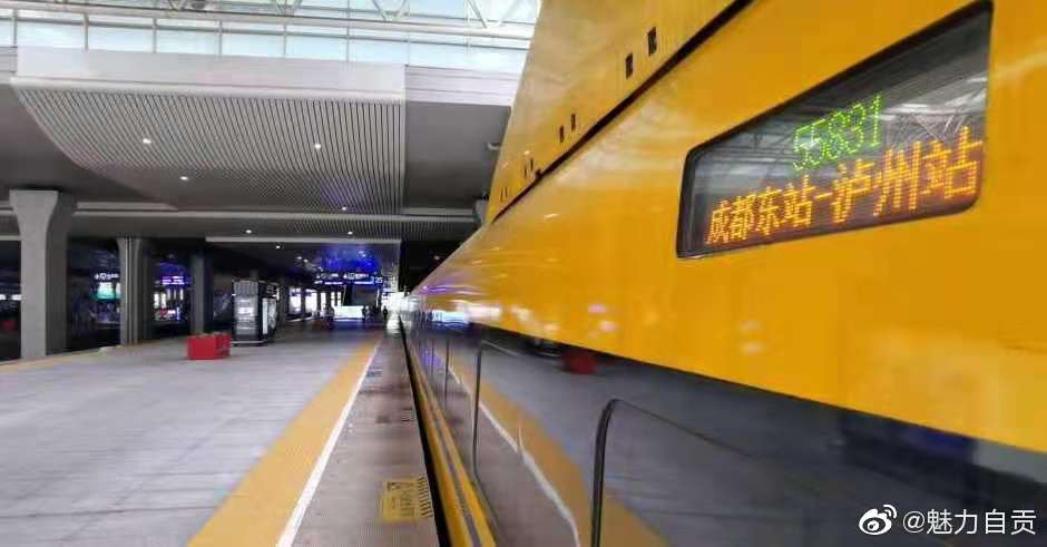 媒体试乘高铁已经到达内江北站，很快将来到自贡高铁站。-2.jpg