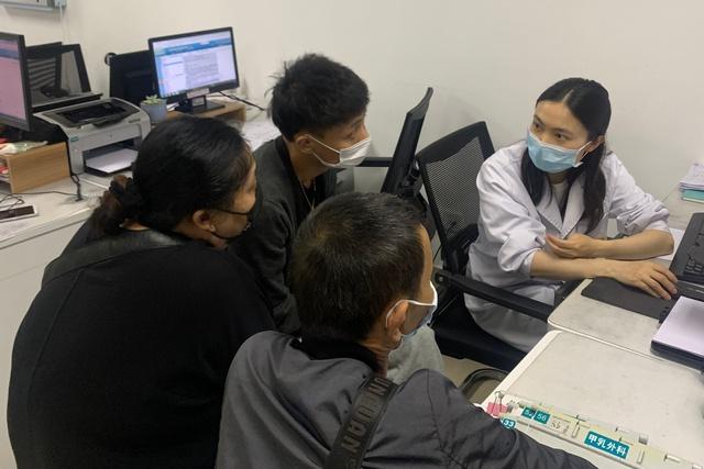 因为热爱、所以选择：记自贡市第一人民医院的年轻精英们-3.jpg