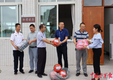 自贡市地方海事服务中心送水上交通安全知识进校园-2.jpg