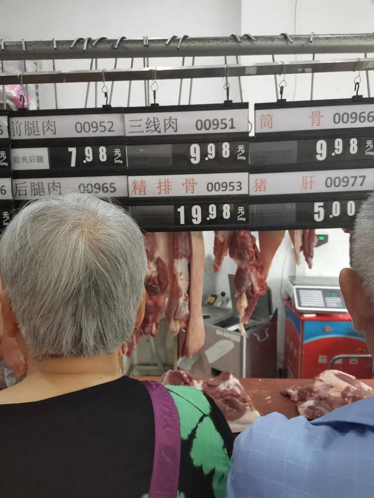 终于实现猪肉自由！自贡网友实探：前腿肉7.98/斤，三线肉9.98/斤，大家快买一冰箱...-1.jpg