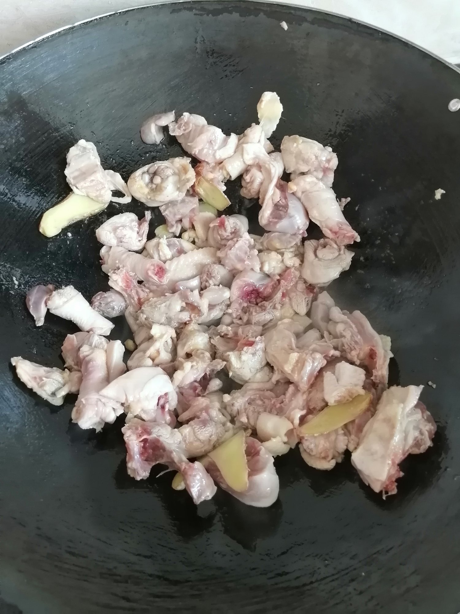 今日份午餐，香菇木耳焖鸡+黑椒汁焖鸡-2.jpg
