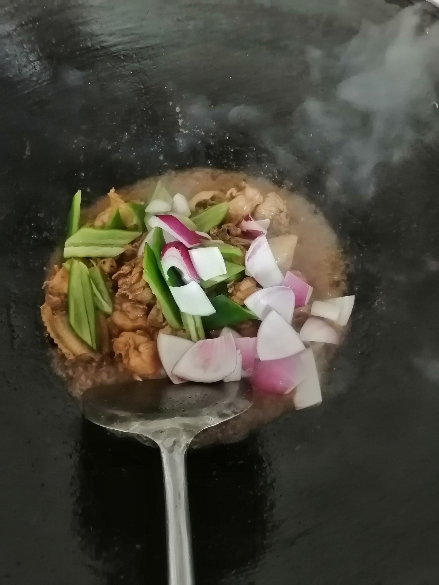 今日份午餐，香菇木耳焖鸡+黑椒汁焖鸡-6.jpg