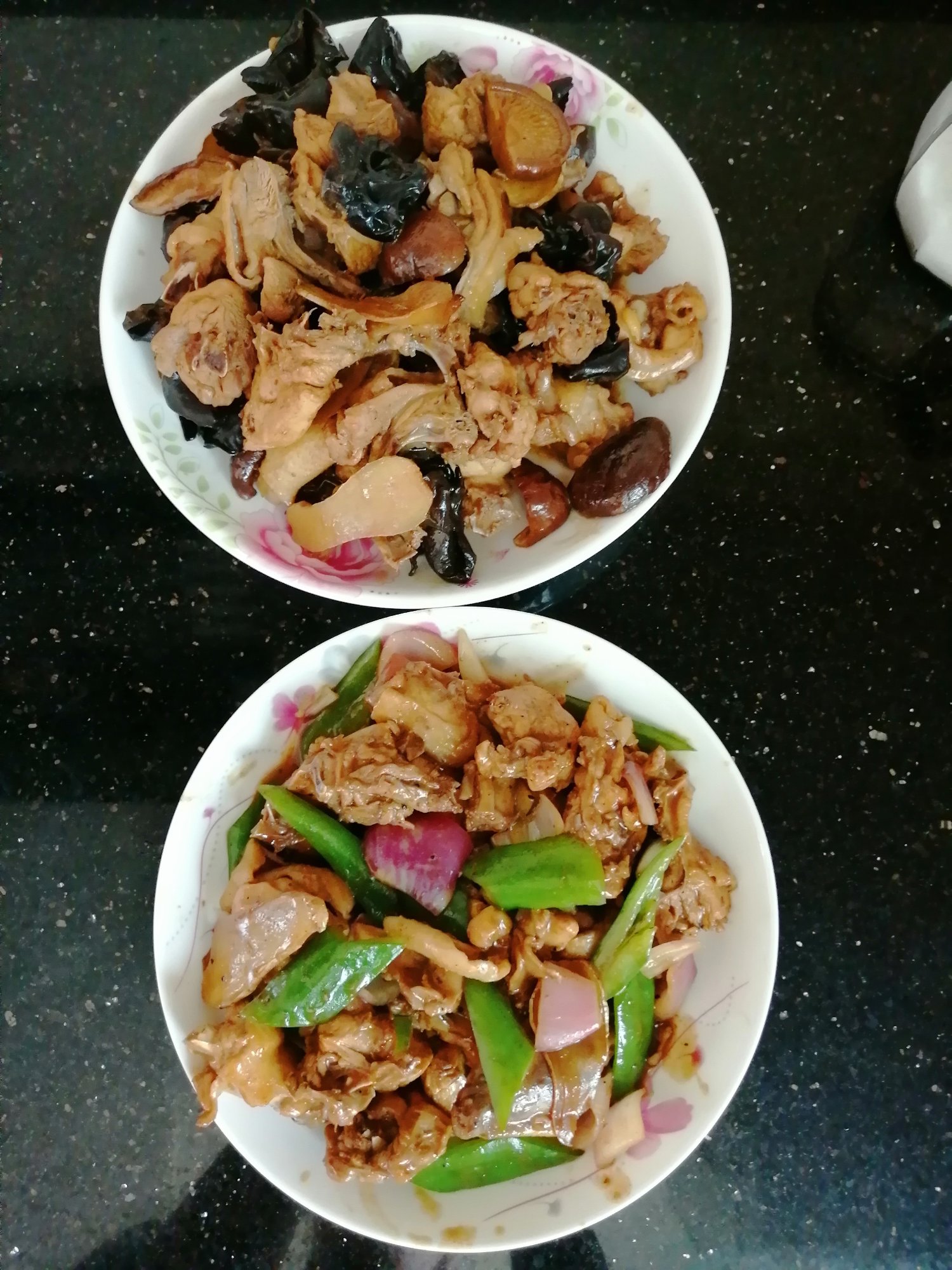 今日份午餐，香菇木耳焖鸡+黑椒汁焖鸡-8.jpg