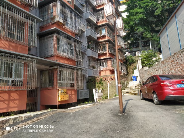 五星街磨子井社区老旧小区改造，施工方改造效率拖拖拉拉，污水横行-1.jpg