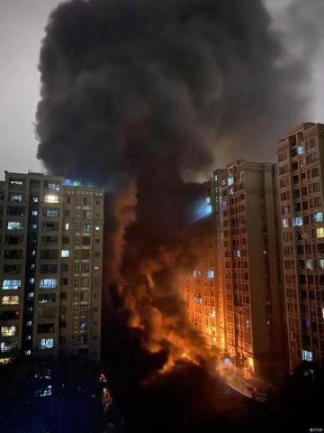 好吓人！成都一小区停车场200多辆电瓶车发生爆炸！-1.jpg