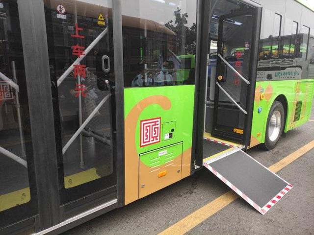 飞驰川南 正在靠近｜自贡高铁公交快线与高铁同步开通 票价2元/人次-3.jpg