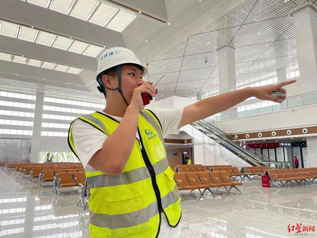 我的高铁我的城丨设计师说：自贡站候车大厅可容纳2万旅客，站房颜值非常高-1.jpg