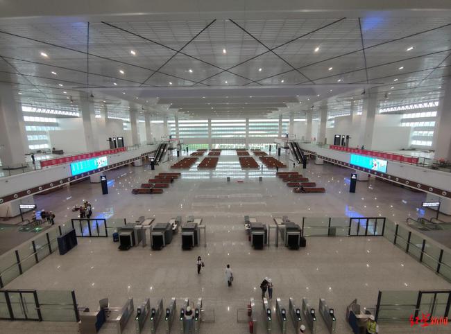 我的高铁我的城丨设计师说：自贡站候车大厅可容纳2万旅客，站房颜值非常高-2.jpg