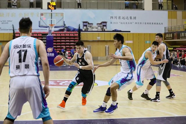 “三连冠”2021“远达美乐杯”川篮联赛自贡远达美乐再卫冕-2.jpg