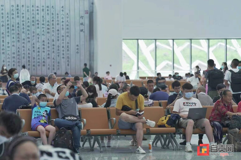 可出行可打卡！高铁自贡站人气爆棚-2.jpg