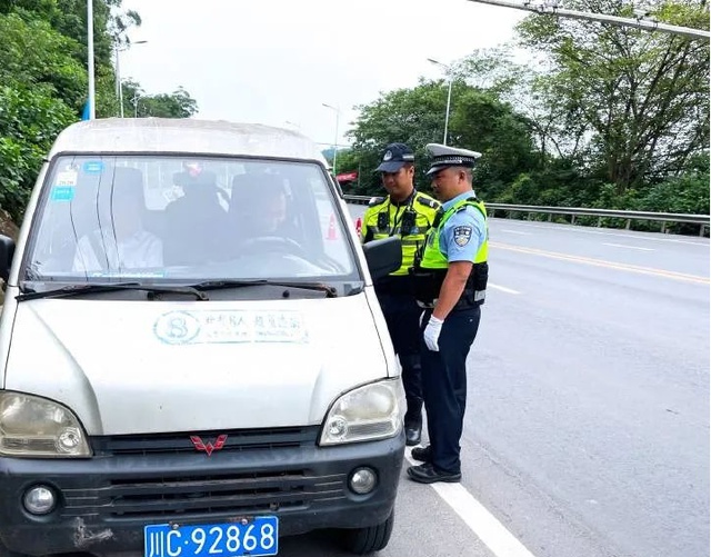 富顺交警大整治！这些行为-3.jpg