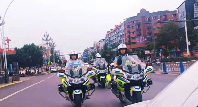 富顺交警大整治！这些行为-6.jpg