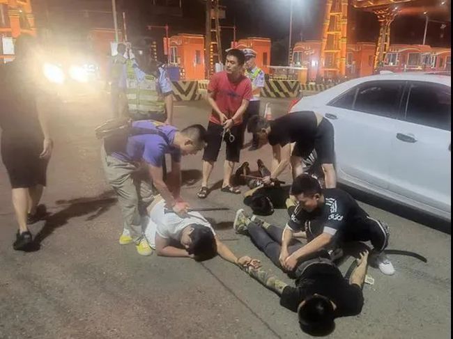 富顺捣毁一非法窝点，10人被抓！-1.jpg