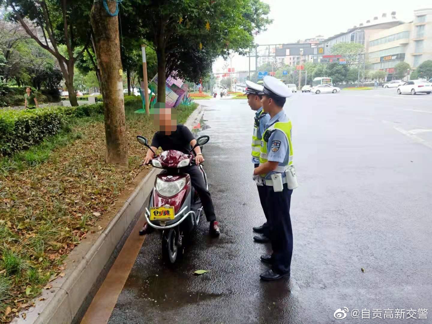 开展交通违法集中整治 提高群众出行安全意识-4.jpg