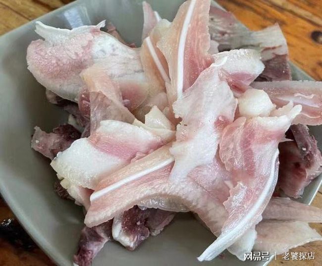 自贡著名的“蘸水菜”，一瓶蘸水卖15元，辣到你“菊花残”-8.jpg