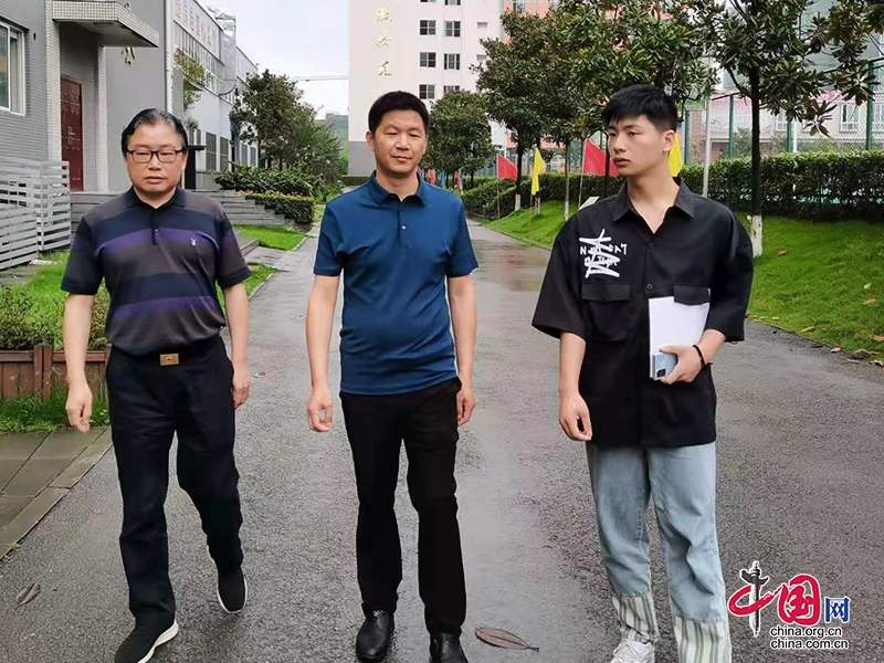 富顺：励志榜样张誉怀 逆袭成长勇夺全国大奖-1.jpg