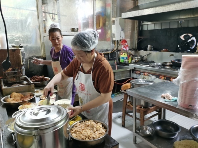 “周三查餐厅”：执法人员带你探寻“网红外卖餐厅”的真容-10.jpg