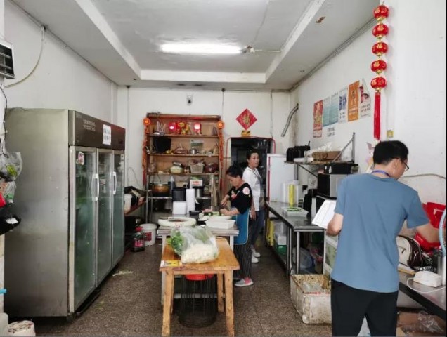 “周三查餐厅”：执法人员带你探寻“网红外卖餐厅”的真容-19.jpg