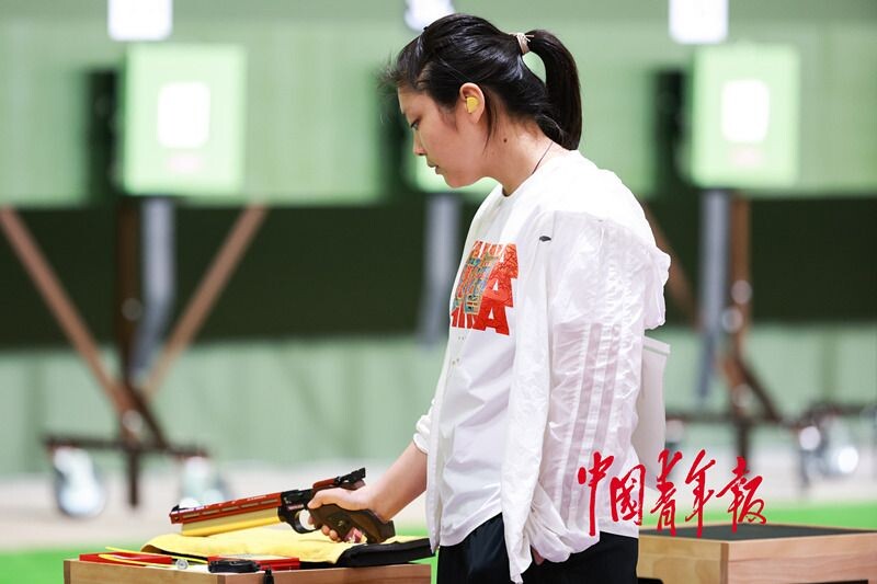姜冉馨夺得射击女子10米气手枪铜牌-1.jpeg