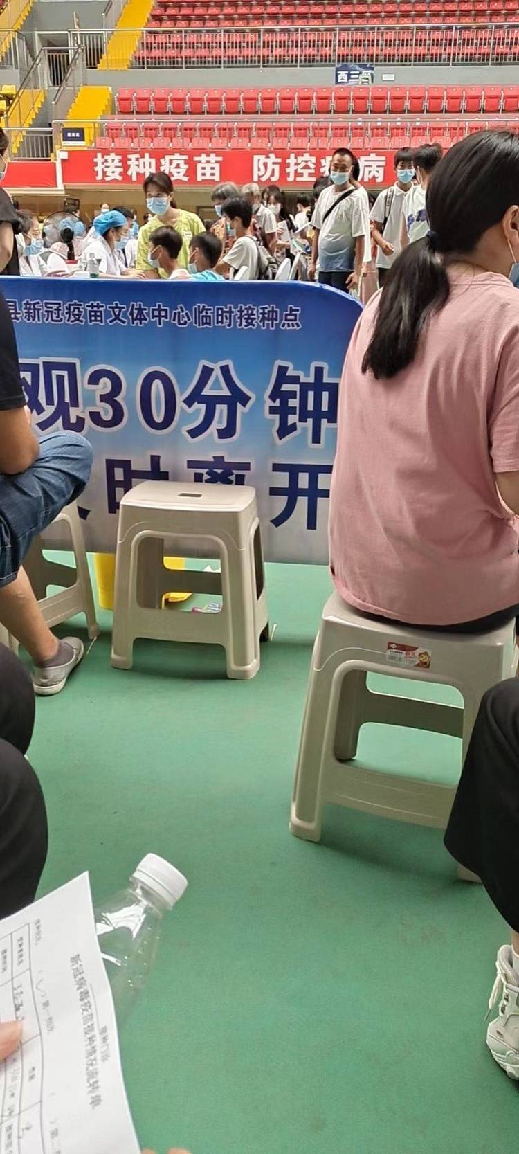富顺疫苗临时接种点这阵势...注意防暑啊~-3.jpg