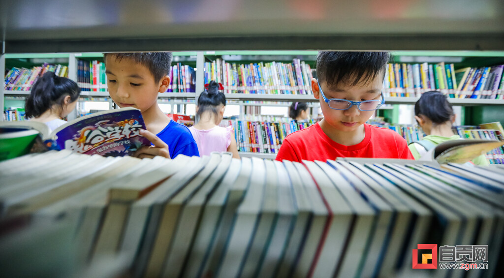 学游泳、学滑冰，看书、进博物馆……来看看自贡孩子们多彩暑期生活-8.jpg