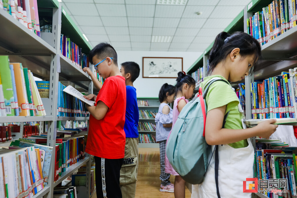学游泳、学滑冰，看书、进博物馆……来看看自贡孩子们多彩暑期生活-7.jpg