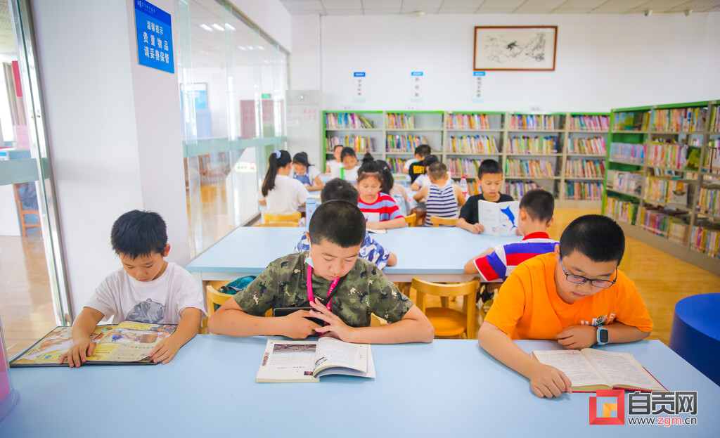 学游泳、学滑冰，看书、进博物馆……来看看自贡孩子们多彩暑期生活-9.jpg