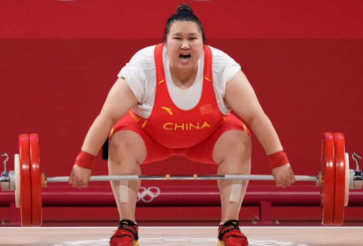 破奥运会纪录！雯雯“稳稳”举一金！-1.png