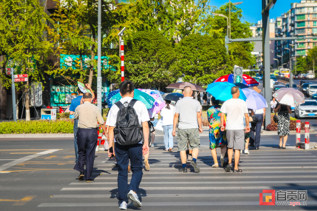 自贡城区今日气温飚至40.7℃ 气温和用电用水同创新高 未来天气趋势是——-3.jpg