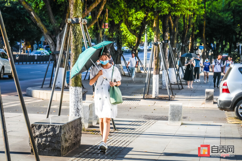 自贡城区今日气温飚至40.7℃ 气温和用电用水同创新高 未来天气趋势是——-5.jpg