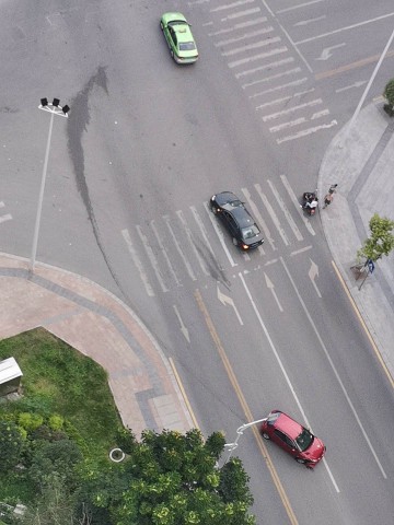 大清早的，华商十字路口又发生车祸！-5.jpg