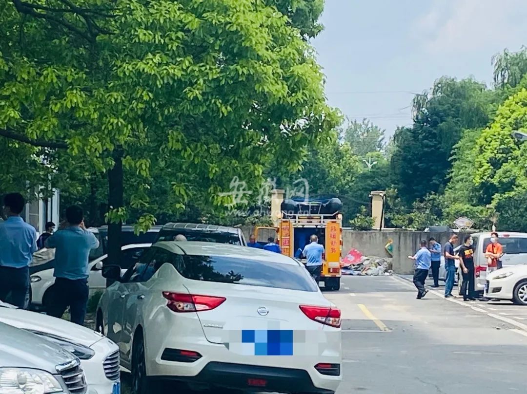 蹊跷！合肥一老人在窨井内身亡！-2.jpeg